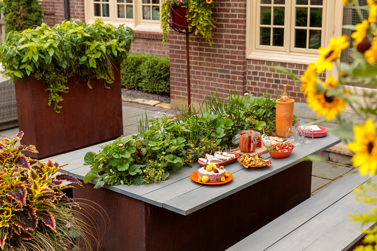 Planter table